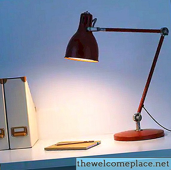 Ikea nupat izlaida planētu mīlošu turpinājumu pēc sava slavenā 2002. gada lampas komerciālā