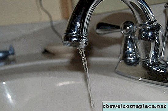 Instrucțiuni pentru o instalare a robinetului de filtrare a apei Pur