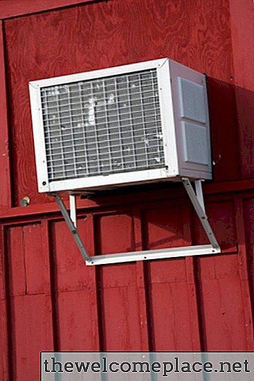 تعليمات حول كيفية تثبيت مكيف هواء النافذة في منزل مصنّع