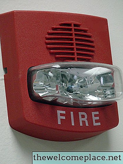 Взаимосвързана повреда на димната аларма с пренапрежение