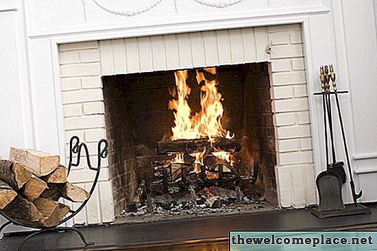 暖炉でろうそくを燃やすことは安全ですか？