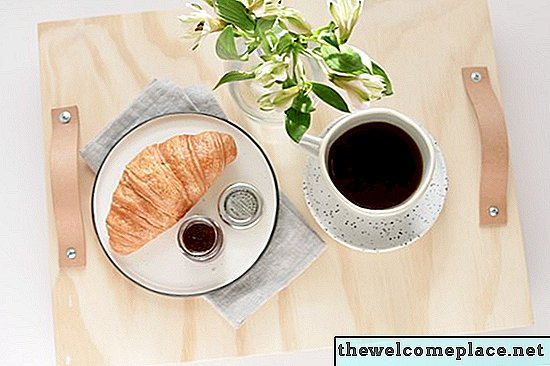Nur ein super süßes Frühstückstablett, das Sie mit Holz leicht herstellen können