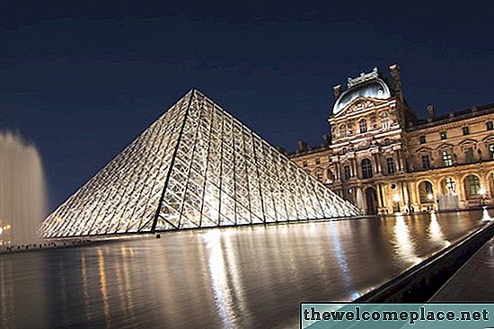 Музеят в Лувъра отдава почит на архитекта И. М. Пей
