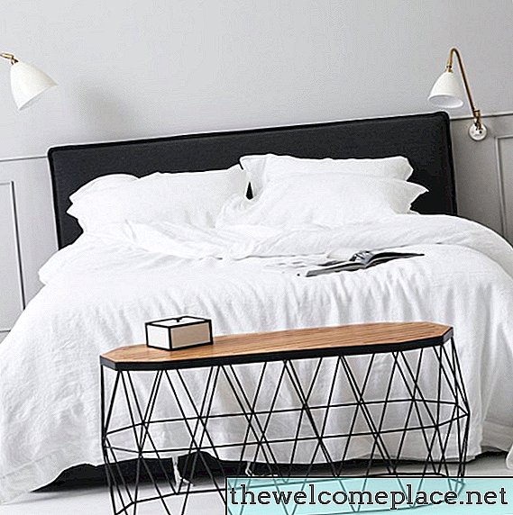 Gjør et minimalistisk soverom enda mer avslappende med møbler med dobbelt avgift
