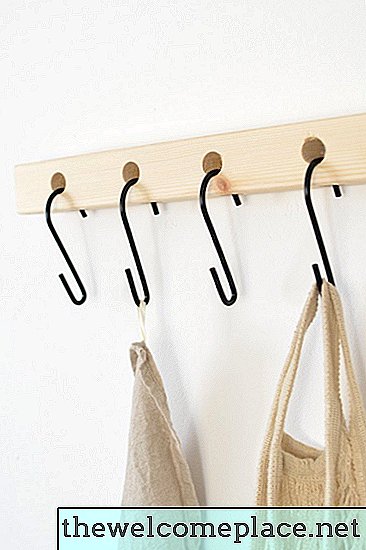 Conozca el estante S-Hook: una forma simple de exprimir almacenamiento adicional en cualquier espacio pequeño