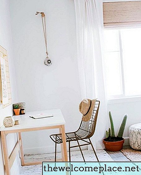 O minimalismo encontra o deserto chique neste doce escritório em casa