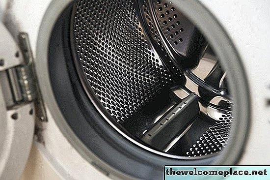 Моја машина за прање веша мирише на изгарање гуме