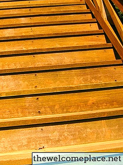 Stapels zaagsel op mijn houten trap: wat voor insect?