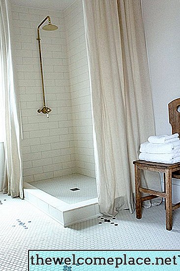 Préparez-vous à être émerveillé par ces 13 idées de carrelage de salle de bains en mosaïque