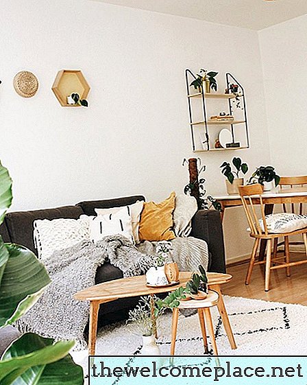 Prepárese para enamorarse (y luego copiar) esta sala de estar minimalista de Jungalow