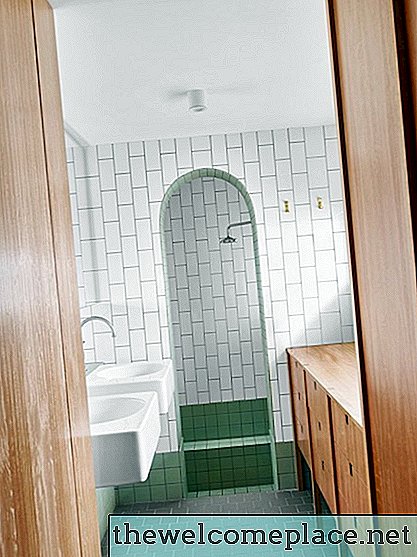 Előnyei és hátrányai a fürdőszoba zuhanyzók legnépszerűbb típusaival szemben