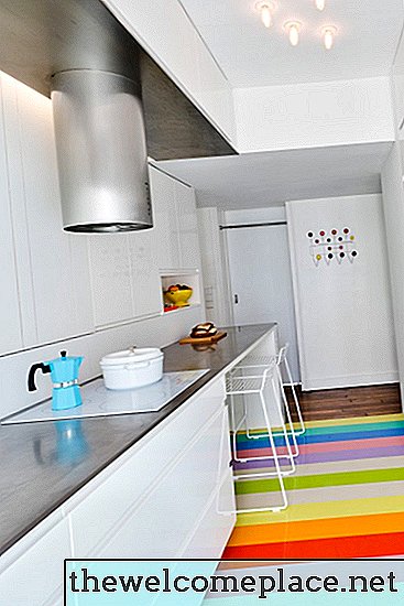 Rainbow Δάπεδα σε ένα διαμέρισμα της Μονμάρτρης είναι τρομερές Très