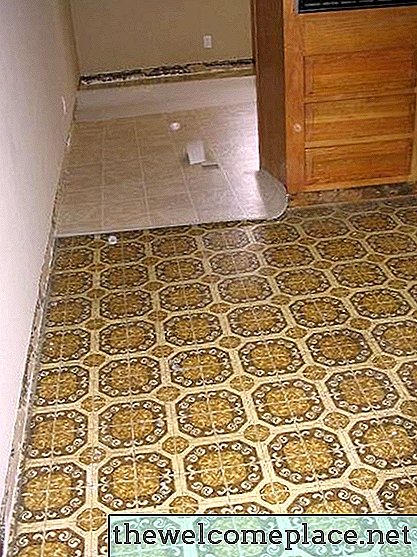 Geltonų dėmių pašalinimas iš linoleumo grindų