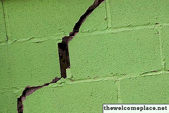Réparation des fissures dans un sous-sol en blocs de béton