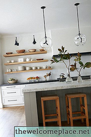 A pesquisa terminou - aqui, 6 idéias de luzes pendentes de cozinha para completar você (e seu espaço)