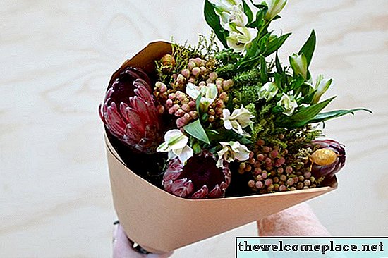 Le secret pour emballer un bouquet de base afin qu'il soit beau