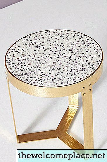 L'accessoire Swank est une table Terrazzo qui donnera à l'espace un look extra luxe