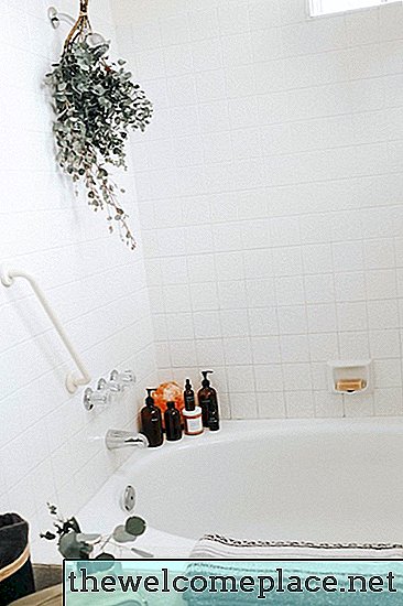 Ces 9 idées de salle de bains de spa vous aideront à expliquer le fait de vous allonger dans votre robe toute la journée