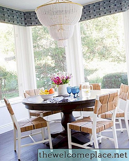 This Breakfast Nook Totally Nails Homespun Glamour