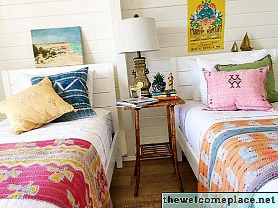 هذه غرفة النوم البوهيمية الملونة هي أحلام الصيف