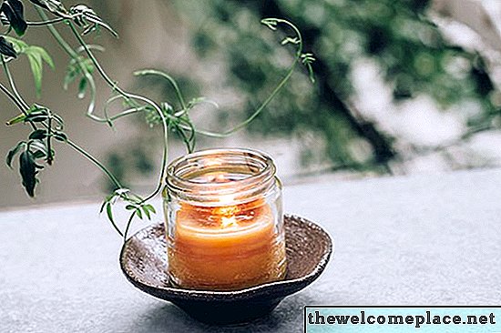 Diese DIY-Kerze hält Insekten auf Ihrer Terrasse oder Ihrem Balkon fern