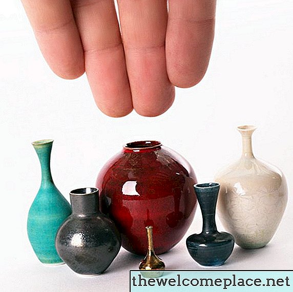Acest tip creează ceramică minusculă și este complet fascinant