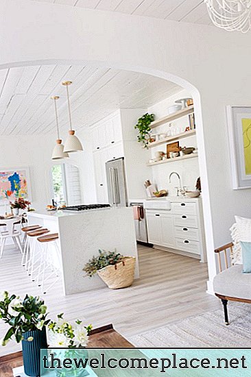 Este estudio blanco y blanco de Austin House-Turned-Work-Studio es un sueño de Instagram