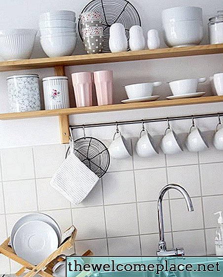 Consejos para organizar estantes de cocina abiertos