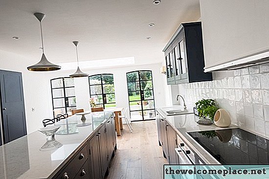 Transformasi Dapur London Menampilkan Palet Airy Sempurna