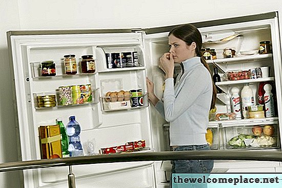 Solución de problemas de olores en el refrigerador