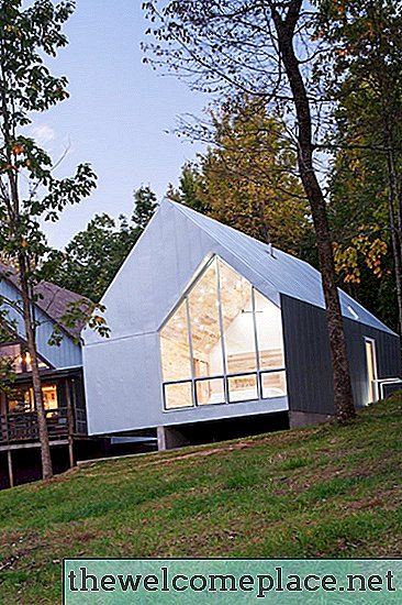Een hut in Virginia is het bewijs dat u modern design kunt doen met een klein budget