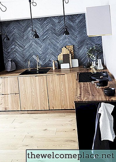 Peringatan: Dapur Ini Akan Menjual Anda dengan Black Slate Backsplash