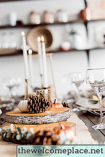 Nous ne pouvons pas attendre pour aller dîner et manger à la chandelle avec ces 14 idées de décoration de table d'automne