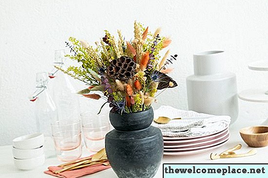 Nous vous recommandons vivement de faire cet arrangement de fleurs séchées pour la saison des vacances d'automne