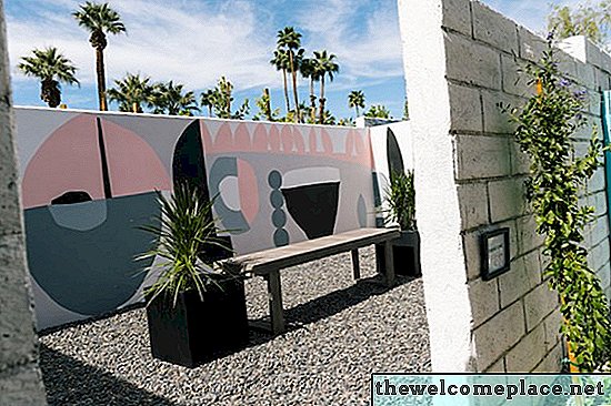 West Elm, Palm Springs'te Kiralık Bir Emlak Oluşturdu ve Midcentury Mükemmelliği
