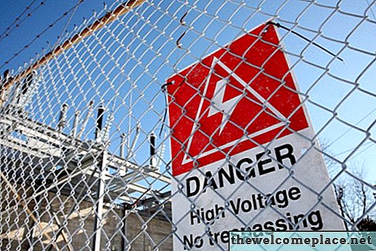 Які небезпеки мають електричні огорожі?