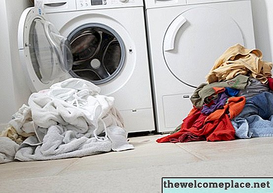 O que causa a água marrom em uma lavadora de roupas?