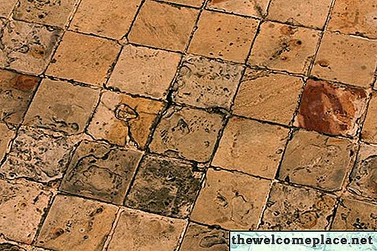 ما الذي يسبب بلاط الأرضيات الخزفي؟