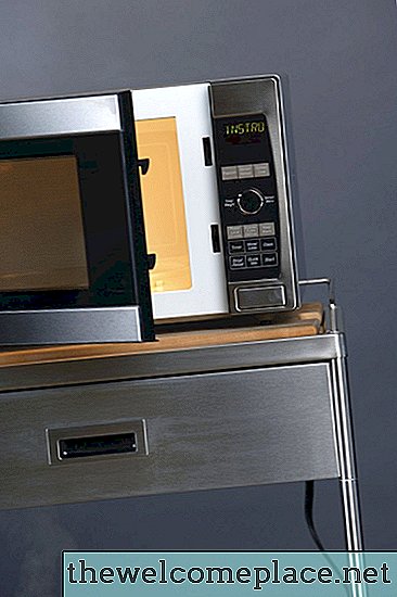 Ce provoacă să sufle siguranțele cuptorului cu microunde?