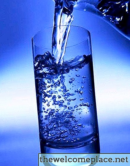 Які хімічні речовини використовуються для очищення питної води?