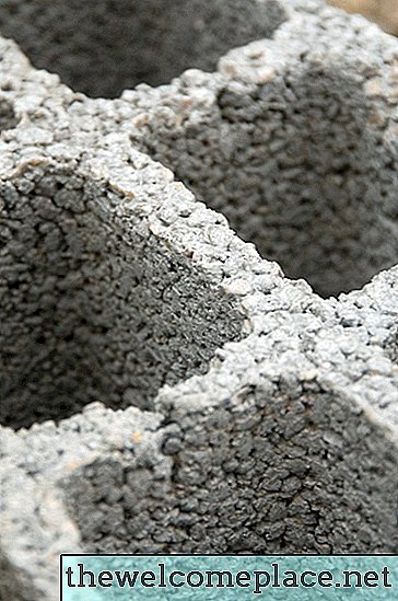 Какви бетонни блокове използвате за изграждане на външна камина?