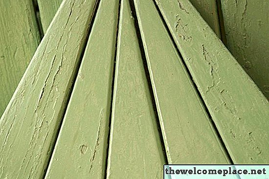 Quelle est la différence entre la teinture et la peinture Deck Deck Solid?