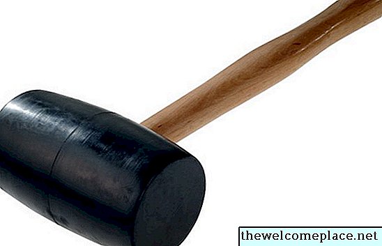 Wat is het verschil tussen een witte rubberen hamer en een zwarte rubberen hamer?