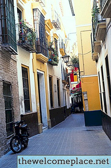 Was ist ein mediterraner Stil Vs. ein Haus im spanischen Stil?