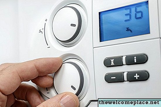 À quelle température un ventilateur de grenier doit-il être réglé?