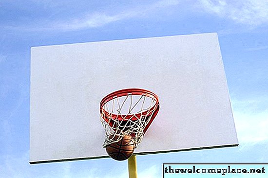 地面にバスケットボールのフープを入れるとき、どのタイプのコンクリートを使うべきですか？