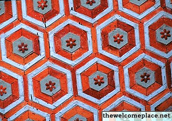 Hvilken type gulvbelegg kan legges over keramiske fliser?