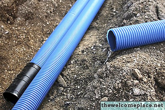 Que tipos de tubulações são usadas para linhas de abastecimento de água subterrânea?