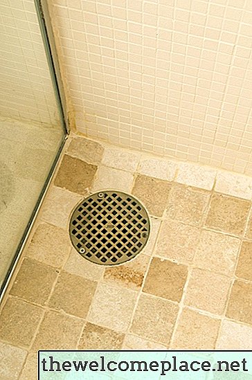 Qu'est-ce qui causerait une odeur d'oignon dans un drain de douche?
