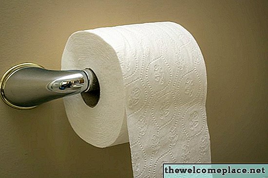 Kam namestiti držalo za toaletni papir